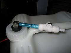 Elbow fitting and quick-disconnect